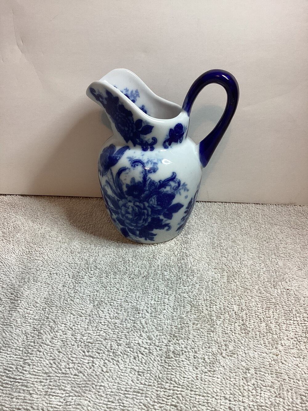 Vintage Beautiful Cobalt Blue & White Pitcher Chrysanthemum Lotus Flowers 6.4”